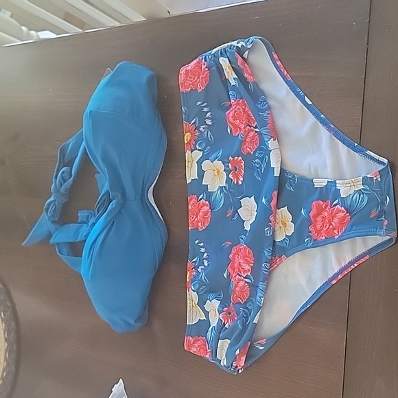 tempt me Swim Nwt Large Lue Flowered Womens 2 Piece Bathing Suit By